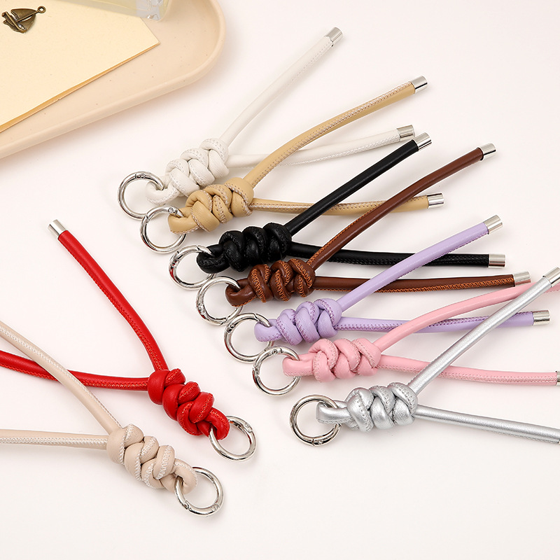 Nuevo tipo de cuerdas de cuero PU llavero colgante in bolsos de moda colgante cadena accesorios DIY tejido a mano