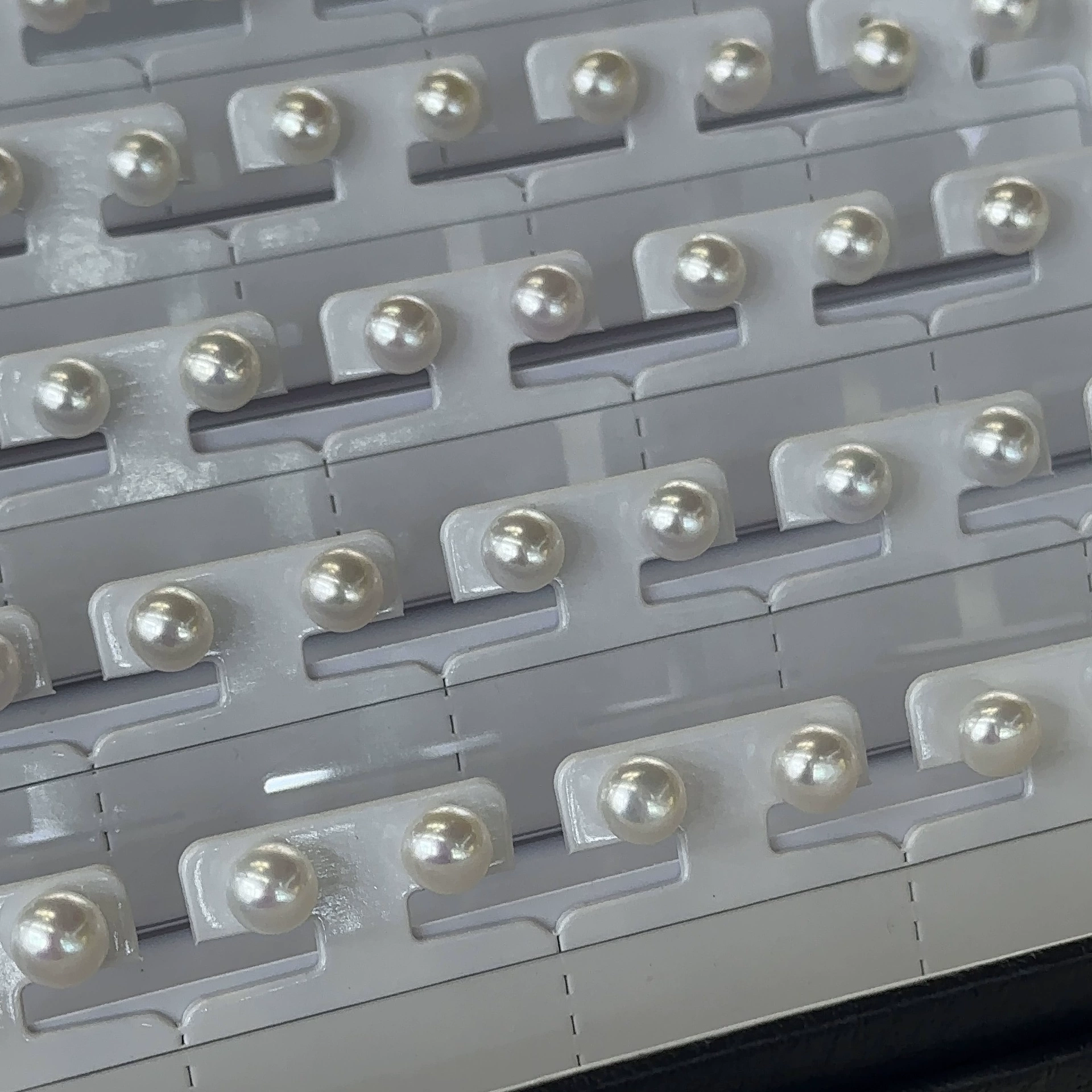 Натуральные пресноводные серьги-гвоздики 925 Treaturs