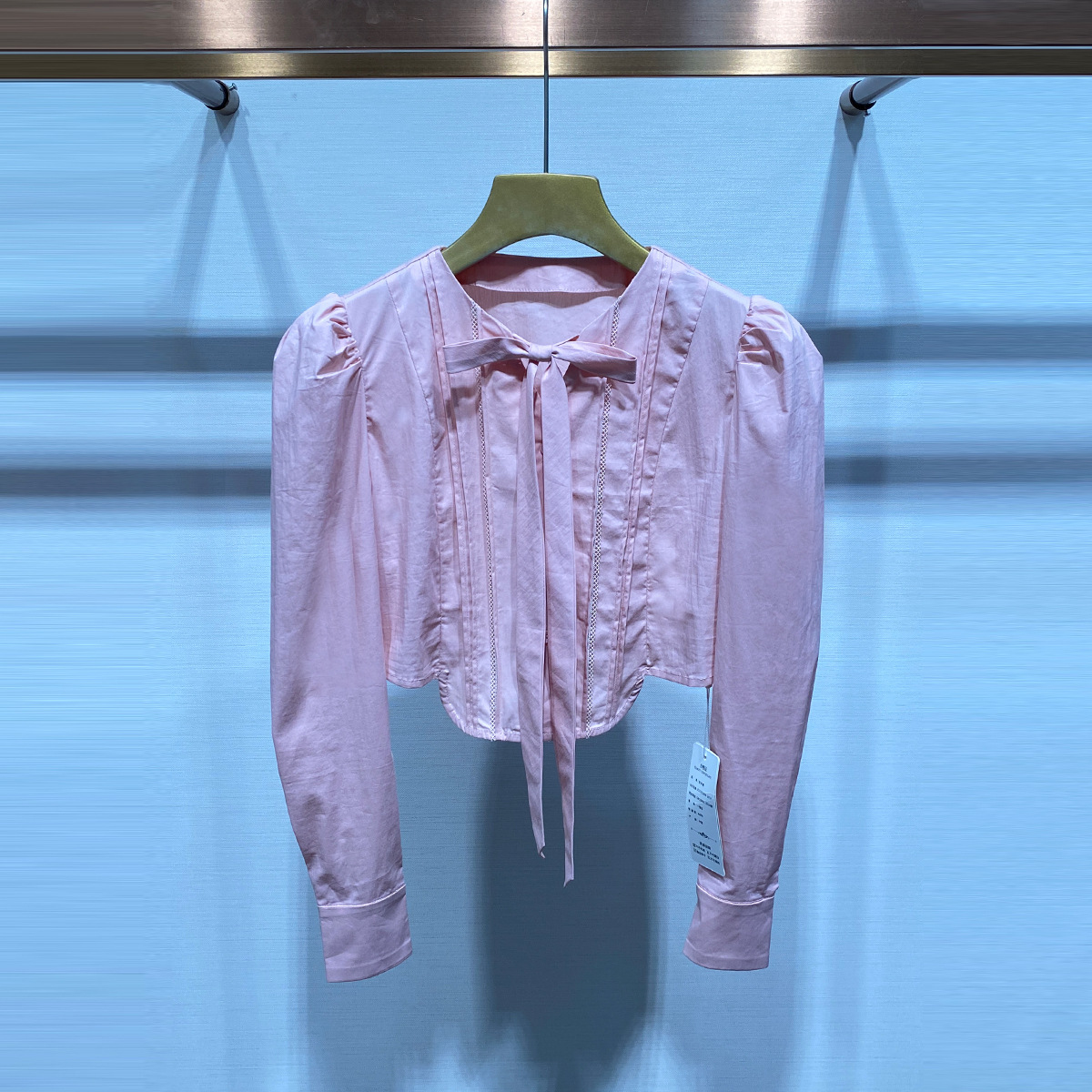 2025春季新款法式甜美通勤粉色蝴蝶领结打底泡泡袖长袖别致衬衣女