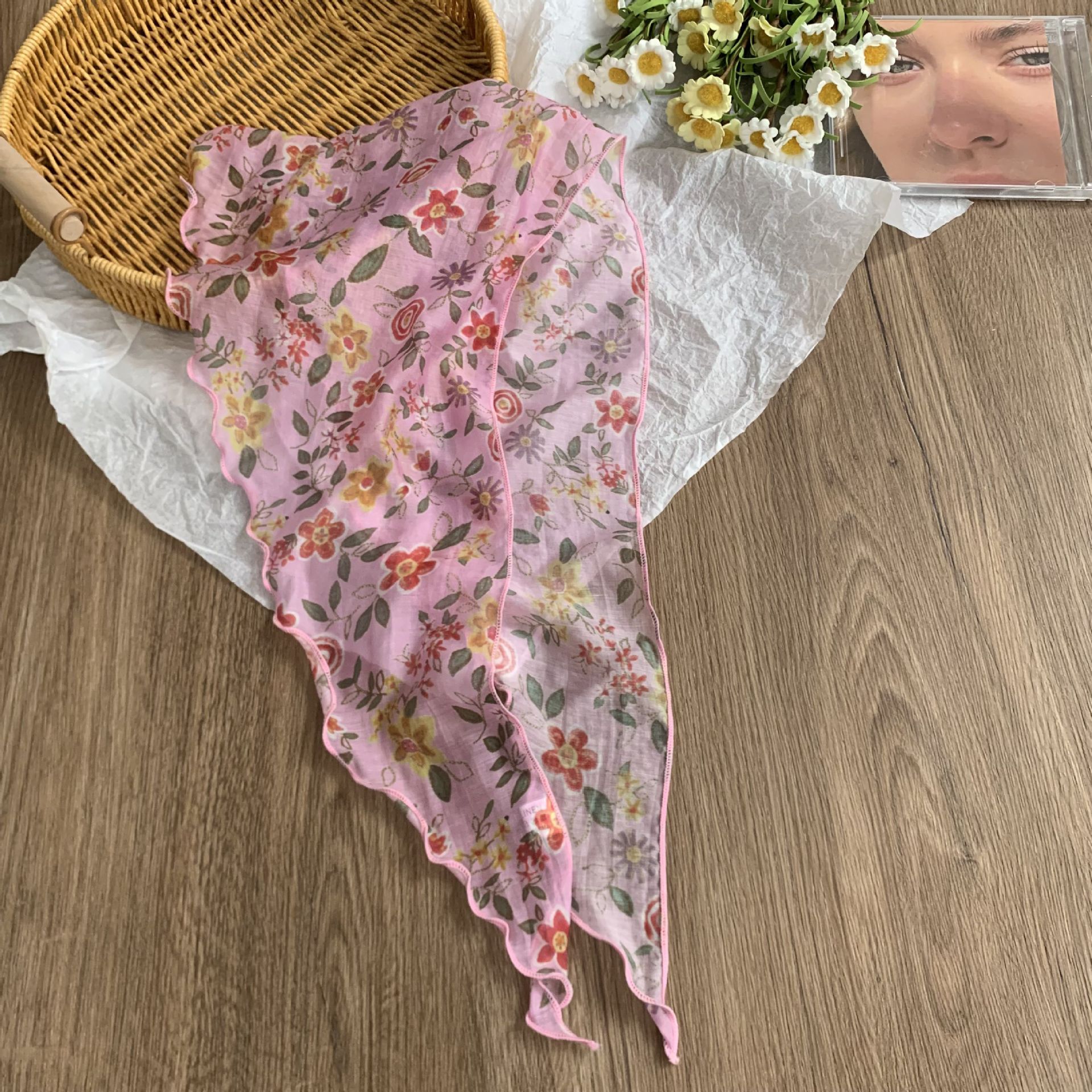 Bufanda triangular babero femenino verano todo fósforo simple pequeña bufanda de seda coreana pañuelo floral verano femenino diadema estilo pastoral