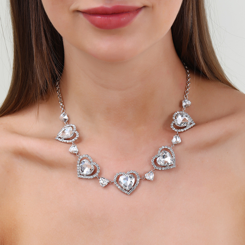 Elegante Señora Forma De Corazón Aleación Embutido Diamantes De Imitación Mujeres Collar display picture 3