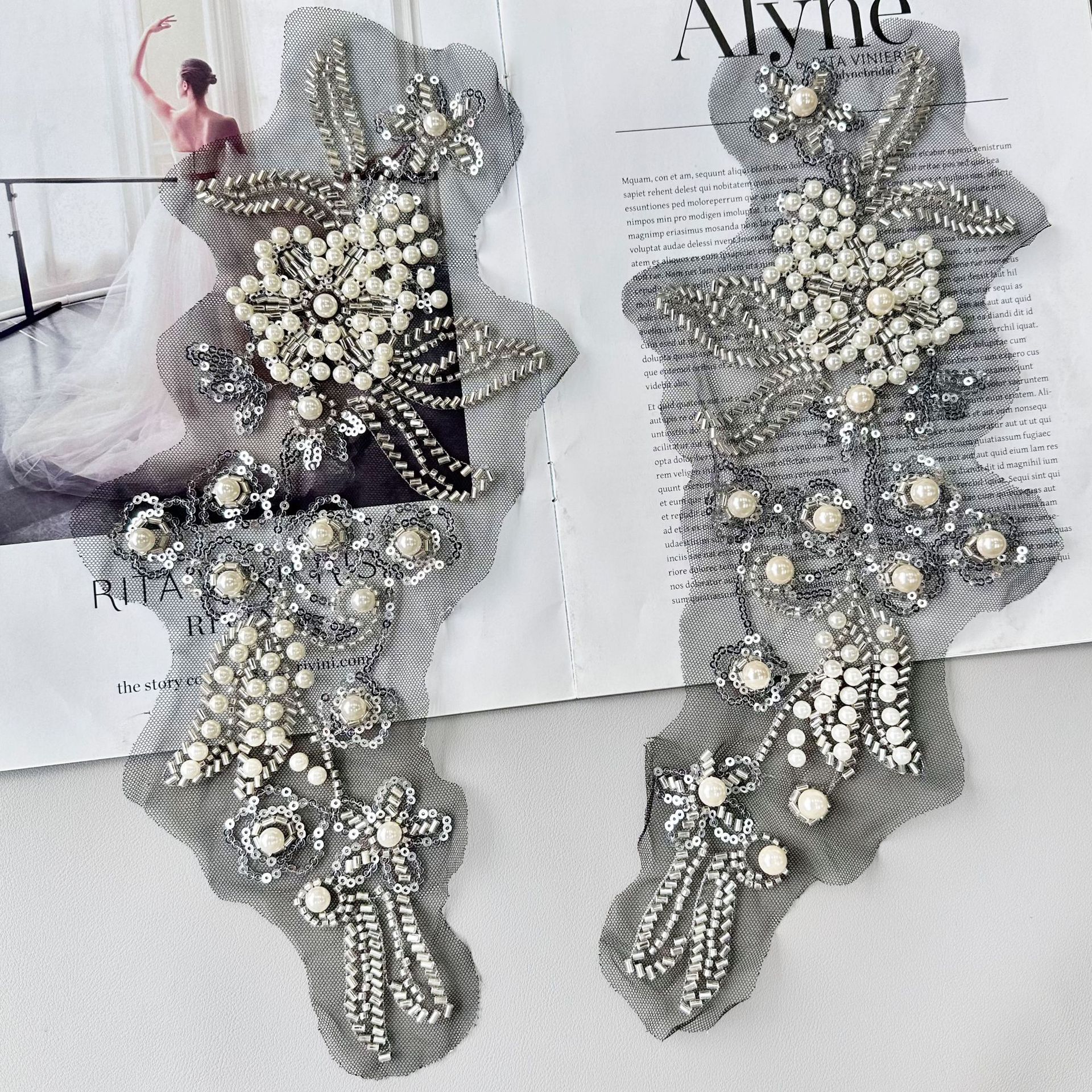 Nuevo estilo de tela de perlas de clavos ligero lujo rendimiento vestido de baile bordado encaje contra flores calcomanías flores de pecho image 3