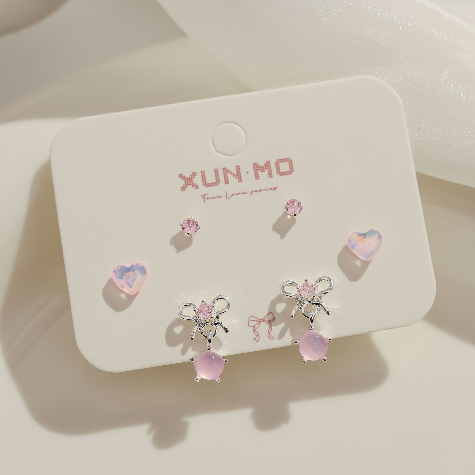Juego de pendientes de aguja plateados, sencillos y compactos para mujer, pendientes geométricos en forma de corazón, bonitos, dulces y versátiles, venta al por mayor para puestos de mercado