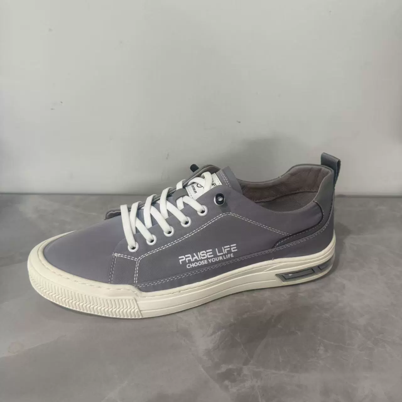 Весенняя новая повседневная обувь для мужчин легко носить воздухопроницаемые круглые туфли без шнуровки дизайн удобный на плоском каблуке обувь для мужчин