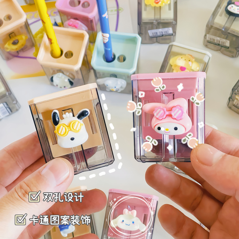 漫画の二重穴の学生のかわいい携帯の筆を回転する刀の子供の太い鉛筆は筆を削ります。|undefined