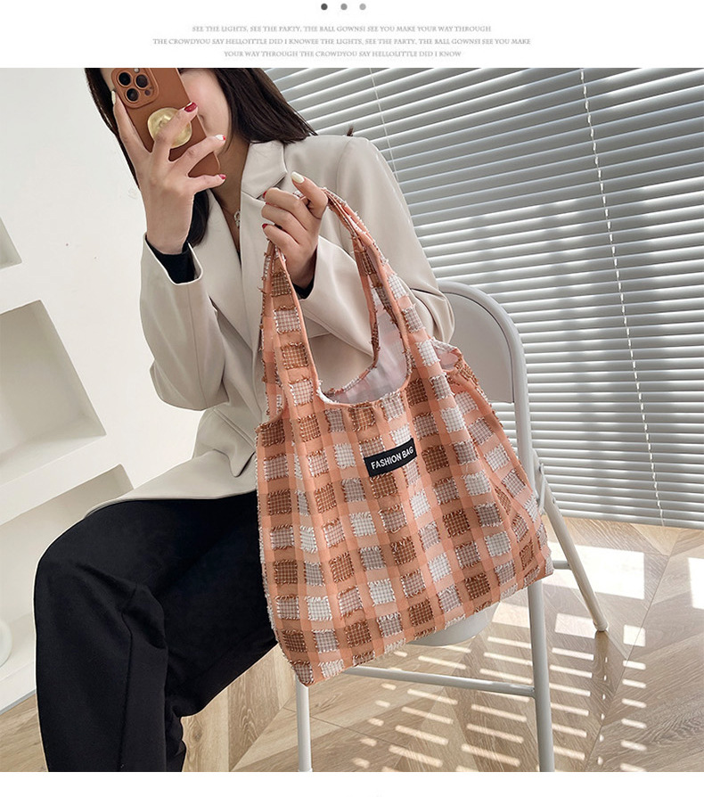 Forest-themed college style artistic girl checkered versatile tote bag, Korean Instagram fresh and cute student class shoulder bag undefined