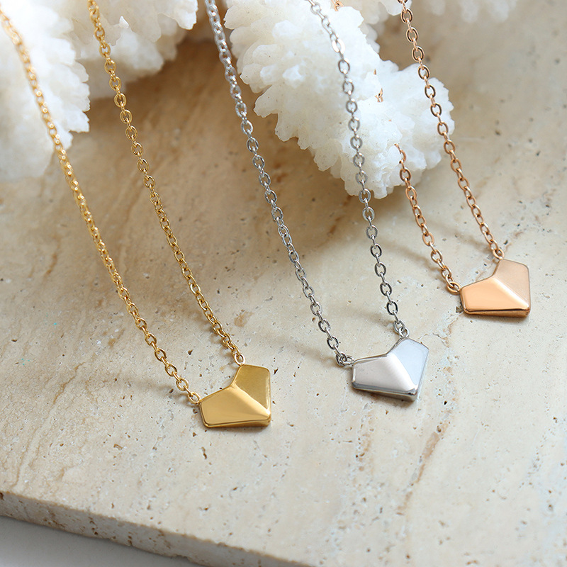 Nicho plegable amor corazón collar personalidad temperamento hecho a mano de la cadena clavícula acero titanio chapado 18K oro joyería femenina