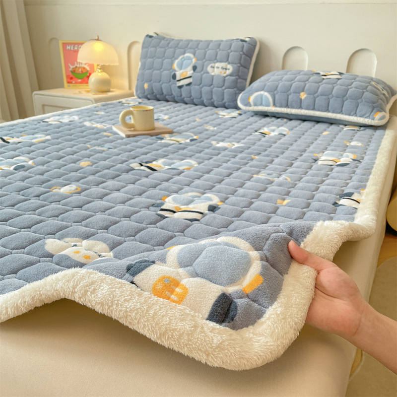 2025 New Autumn and Winter Thickened Fleece Blanket Mattress for Student Dormitory Single Bed, Soft Cushion, Arctic Fleece, Non-Shedding 2025 New Autumn and Winter Thickened Fleece Blanket Mattress for Student Dormitory Single Bed, Soft Cushion, Arctic Fleece, Non-Shedding