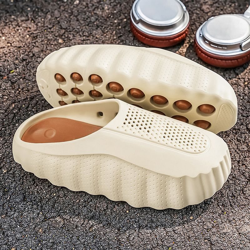 Garfield Star-Style Capybara Beach Sandals, Non-Slip and Comfortable Closed-Toe Slippers