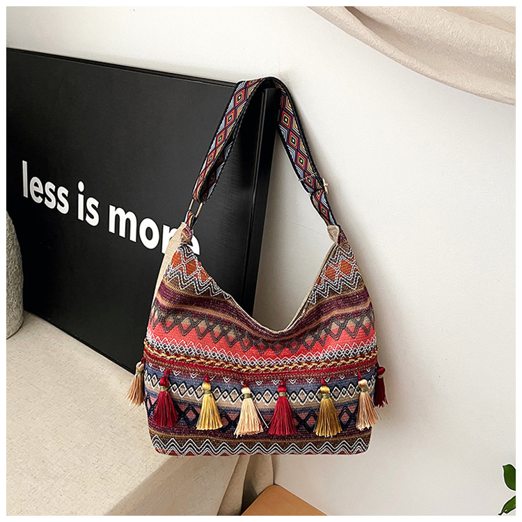 Large-capacity tote bag 2025 Summer new style trendy, simple and casual women's single-shoulder bag, artistic Chinese-style tassel bag undefined