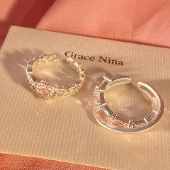 ピンクの愛の指輪のジルコンは交差して口を開けます。