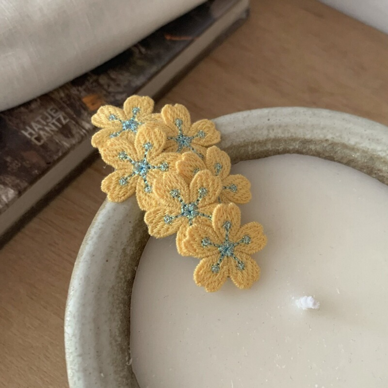 優しいピンクの桜のヘアピン、甘い刺繍の花のヘアピン、ニット子供用ヘアアクセサリー、前髪サイドクリップ|undefined
