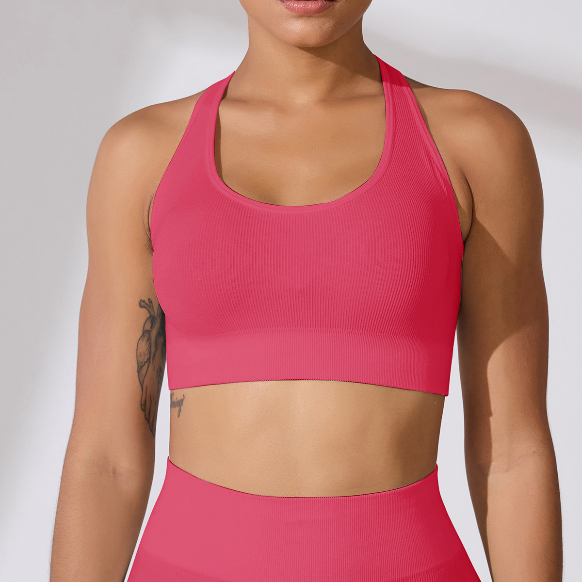 Sujetador deportivo de alta intensidad para mujer, superventas transfronterizo en Europa y América, a prueba de golpes, con espalda hermosa, copas fijas, tipo top de yoga