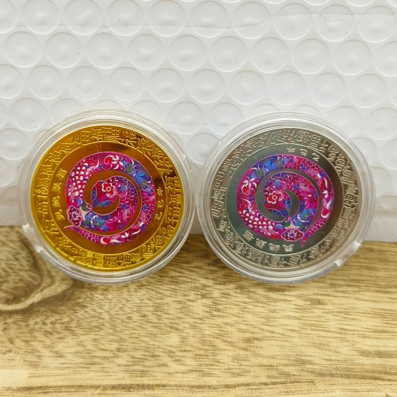 (2개) 뱀 회전 상자 기념 메달리온 판매 보험 은행 활동 작은 선물 2025 조디악 뱀 년 기념품 편리한 선물