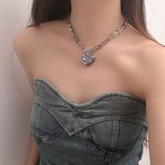 灰色の水晶のビーズの愛のネックレスは女性の甘いクールなギャルのパンクの鎖の高級感のchokerの首の鎖を飾ります。