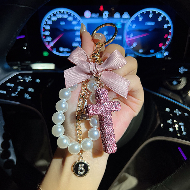 Nuevo arco de perlas de cerámica barro crucifijo llaves coreanas exquisitas llaves de automóviles colgantes bolsos colgantes