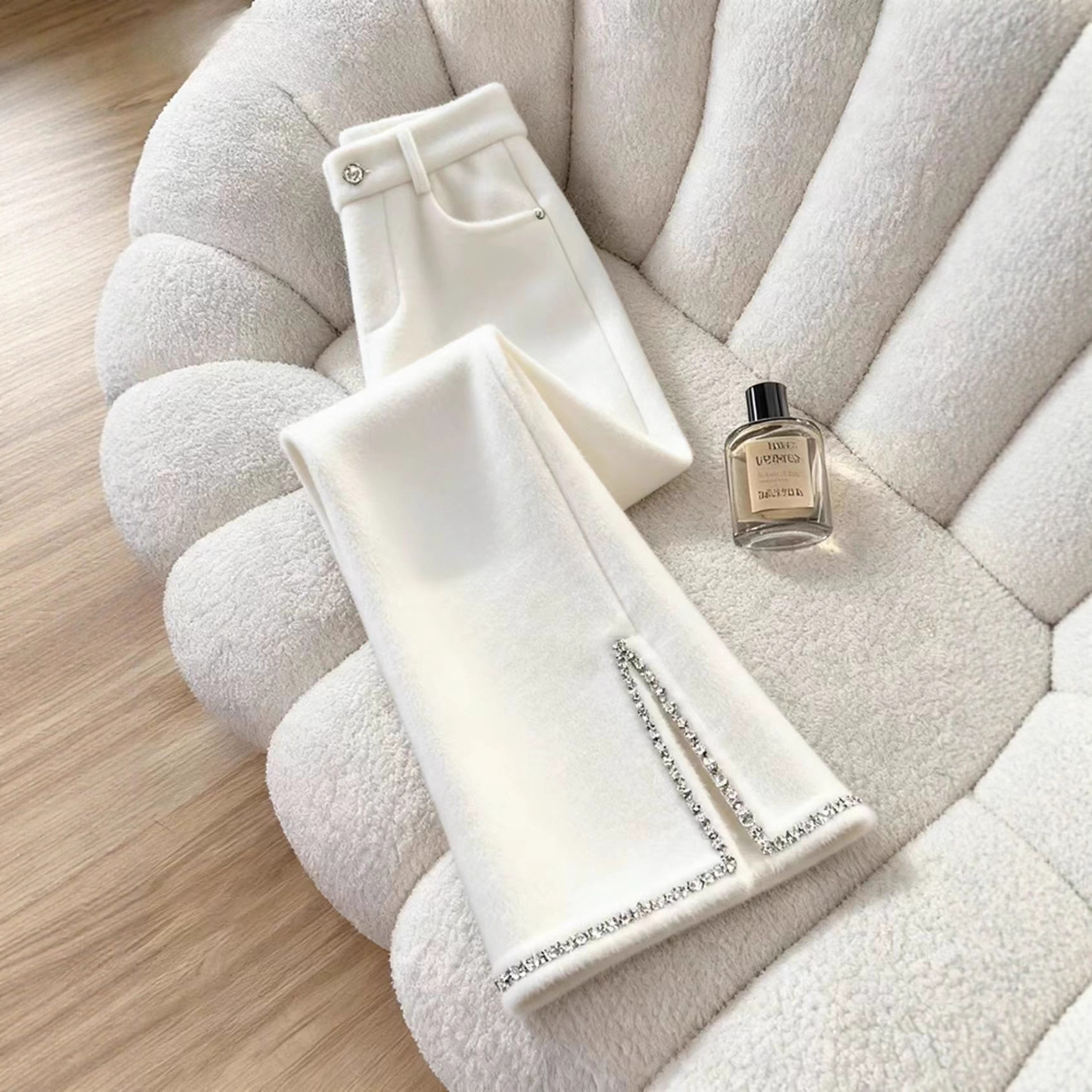 This Year's Trendy Popular Style, Super Hot, High-End, Super Nice-Looking, Pear-Shaped Body-Covering White Slit Wide-Leg Pants for Women in Winter