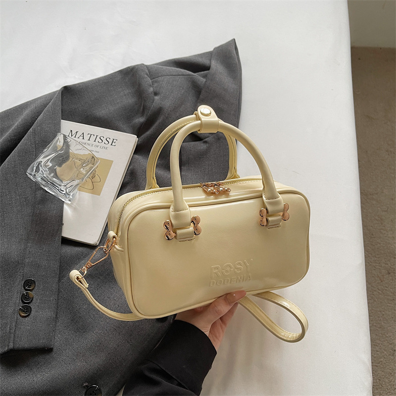 Bolsas de mano de moda populares para mujeres 2026 primavera nuevo estilo coreano sensación diaria bolsas de hombro para trabajar bolsas de viaje