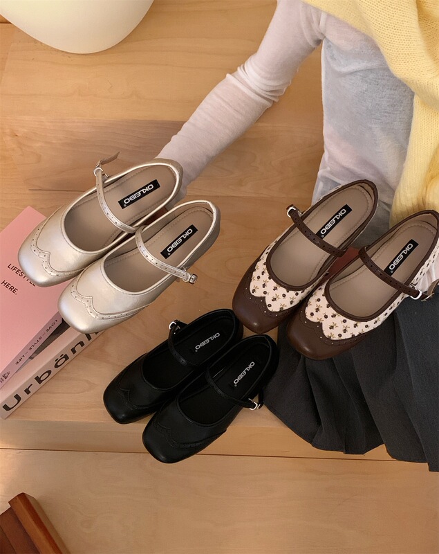 2026 New Retro French-Style Leather Shoes, Fashionable Brogue Design, Cute and Sweet, Suitable for Pairing with Dresses, Mary Jane Shoes