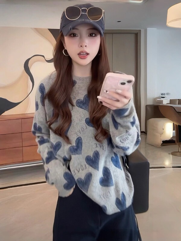 哥家商场同款女装2025秋季时尚减龄圆领慵懒风宽松爱心字母毛衣|undefined