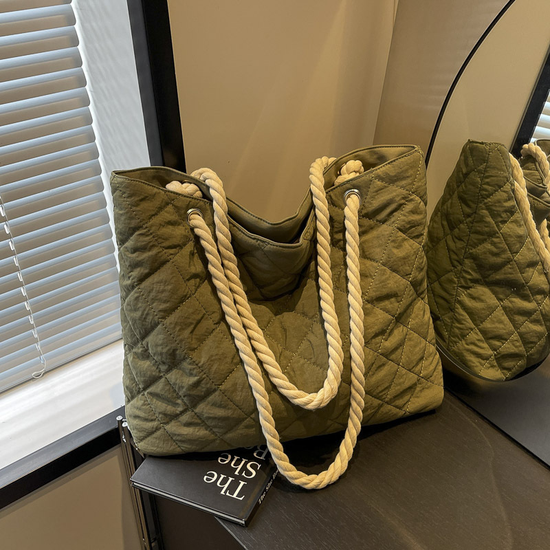 Otoño e invierno nuevo estilo ropa de algodón, bolso de hombro de trabajo de ocio simple de gran capacidad, bolso de viaje, bolso de mano, bolso de axila, mujer