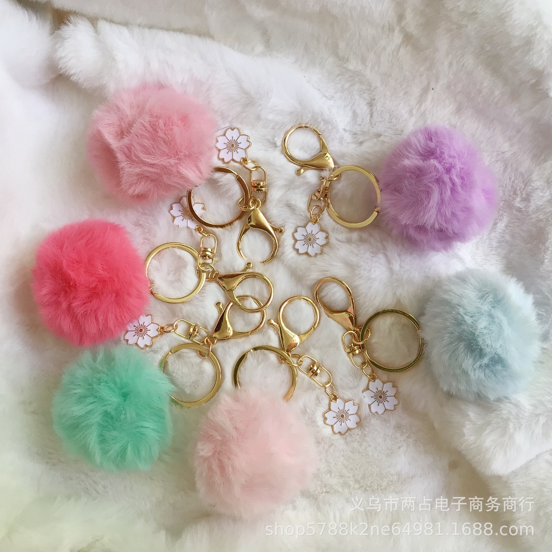 Spot aleación transfronteriza gota aceite flor de cerezo colgante llavero colgante de bola de pelo 5cm imitación conejo rex bola de pelo colgante de flor de durazno