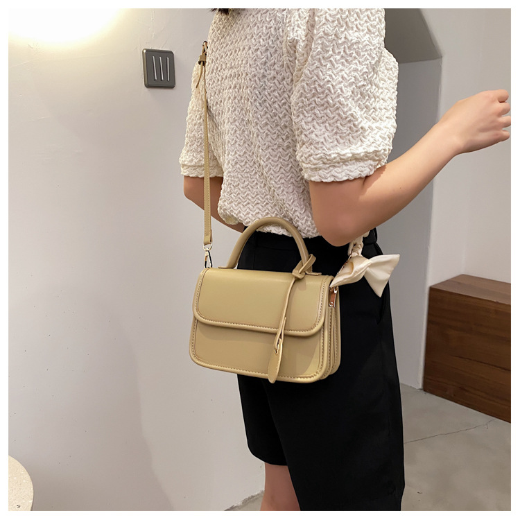 Fashion Solid Color Double Buckle Messenger Shoulder Bag display picture 13