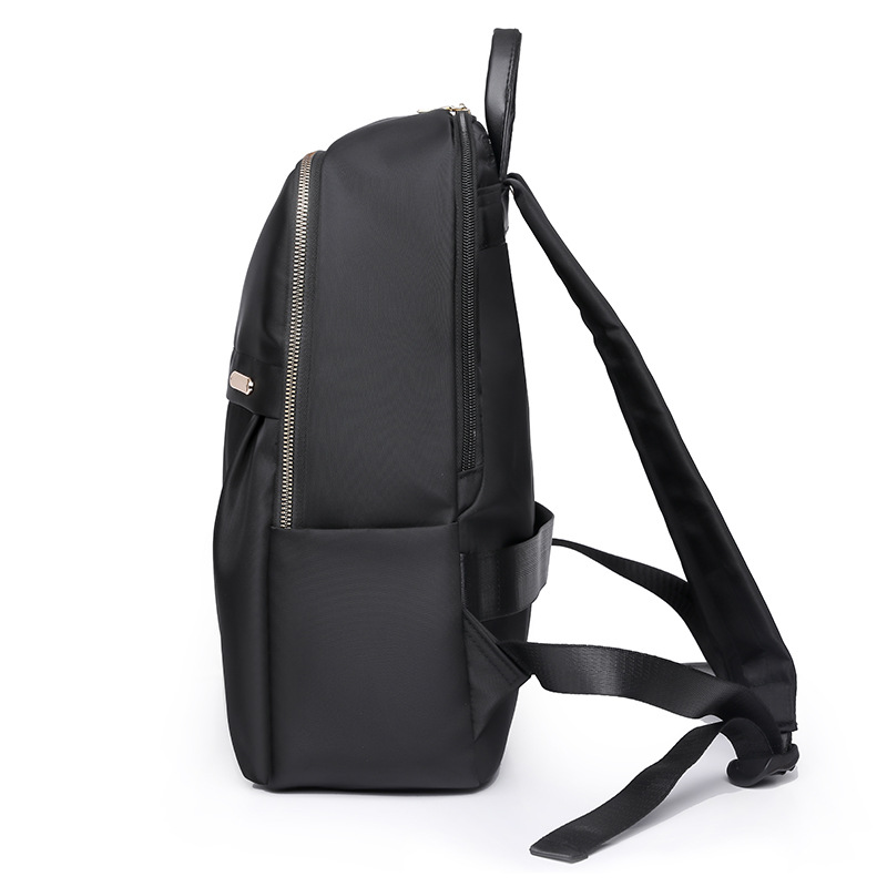 2023 verano nuevo estilo versión coreana de la mochila de nailon para mujer simple y versátil mochila para computadora ligera de gran capacidad al por mayor