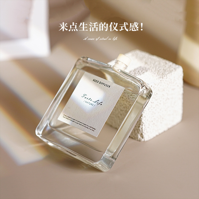 平瓶の無火香薫精油高級油性精油藤条香雰囲気家庭用室内香薫の置物が持続的に香りを広げる