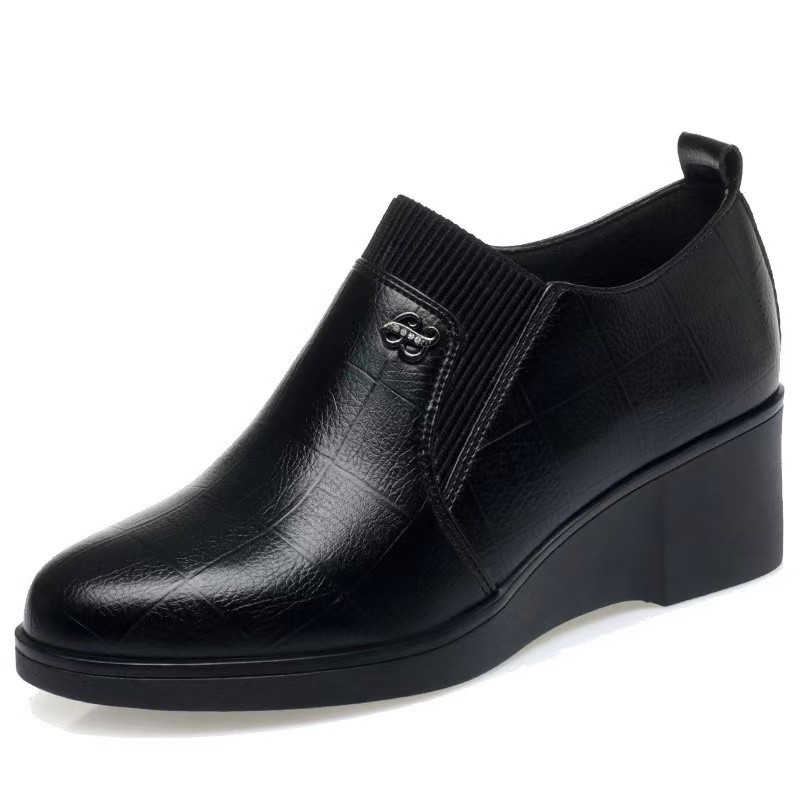 Zapatos de estilo británico de cuero de tacón medio de estilo de primavera y otoño de 2026 zapatos de cuero suave cómodos de tendencia para madres