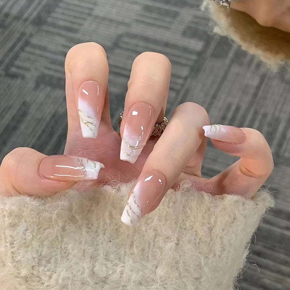 Arte de uñas al por mayor para Año Nuevo, arte de uñas hecho a mano con tendencia nacional roja del Año de la Serpiente, pegatinas de uñas con efecto ojo de gato y fuegos artificiales con un toque de alta gama.