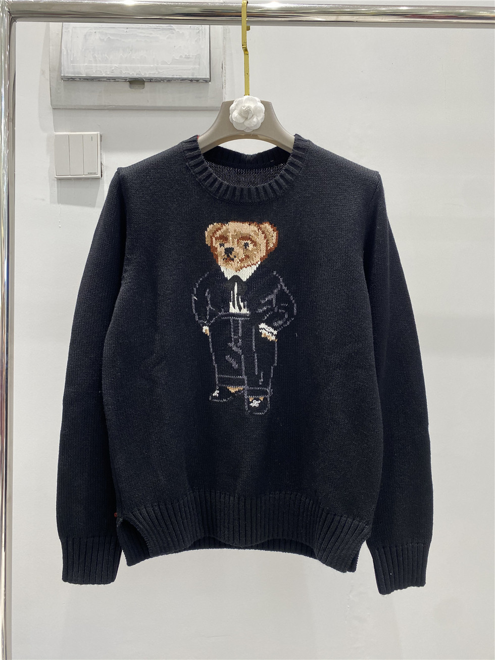 Black card color head bear