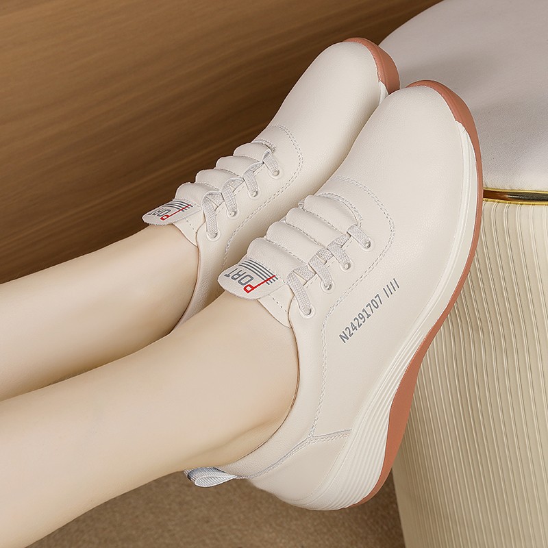 Zapatos de cuero suaves de suela gruesa para mujeres 2026 nuevos zapatos de viaje de suela suave para mujeres con un pedazo de pie para caminar zapatos casuales