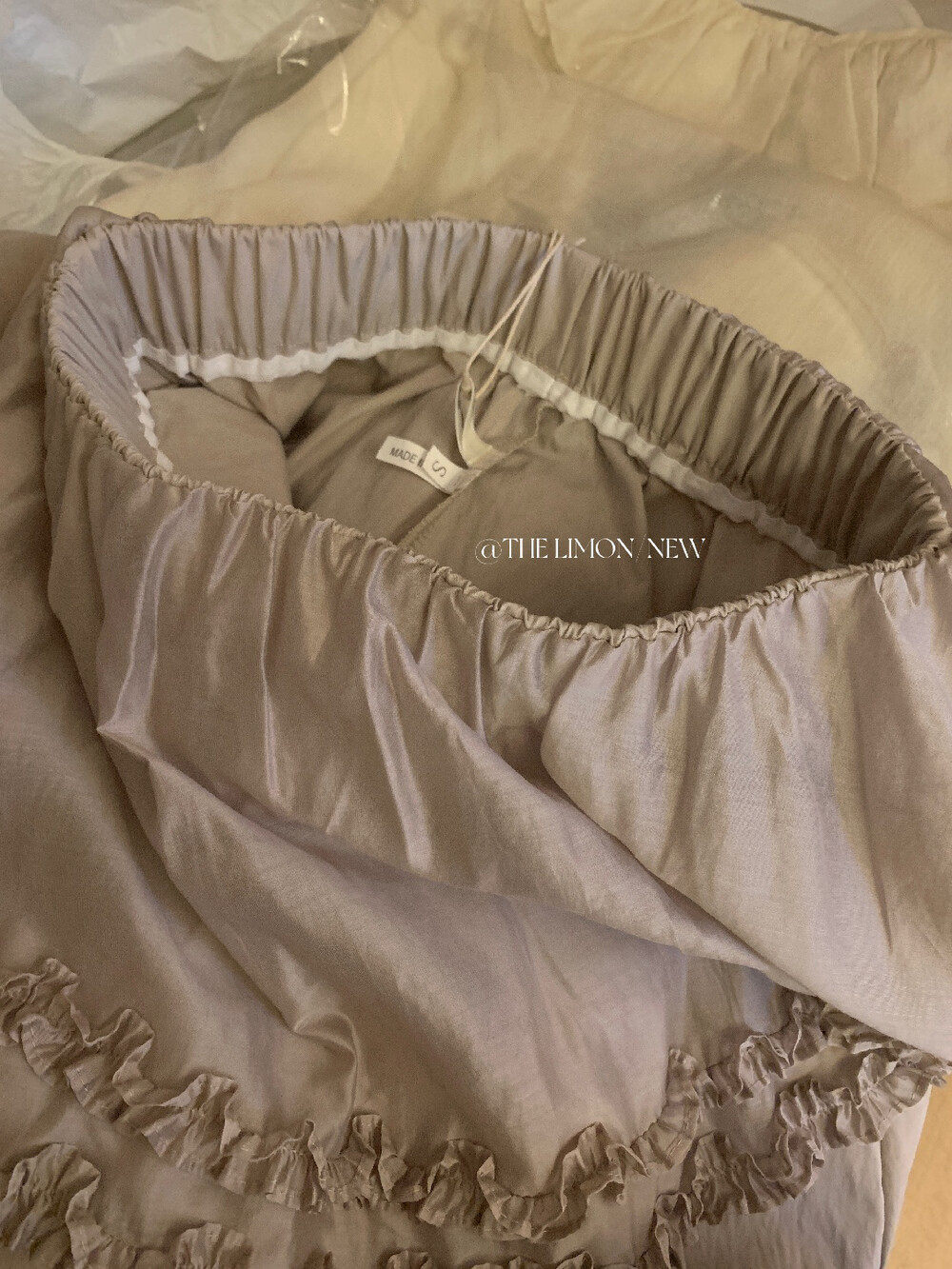 Quần culottes nữ ống rộng cạp cao phong cách Hàn Quốc, thiết kế giả hai lớp viền bèo nhún — màu trắng, màu xám, màu kaki chi tiết 31