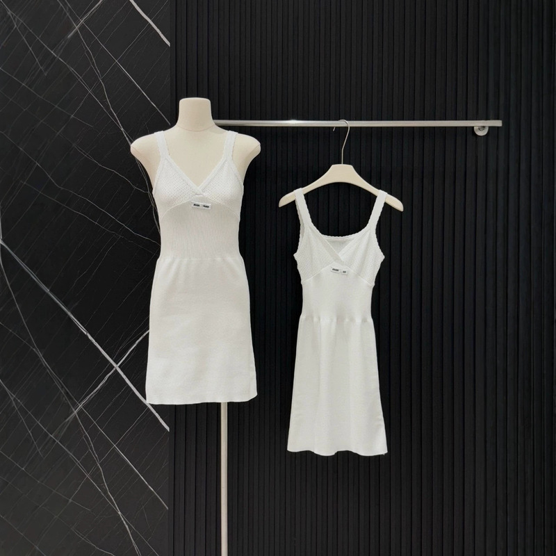 Miu Correct Version 26Ss Spring and Summer Fashion New White Sleeveless Knitted Inner Dress Slim Fit Tank Dress