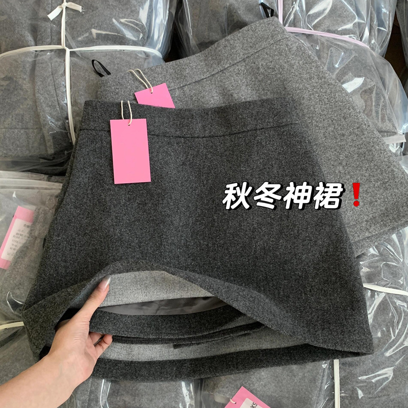 越穿越爱灰色毛呢半身裙女2025秋冬新款防走光a字显瘦包臀短裙子