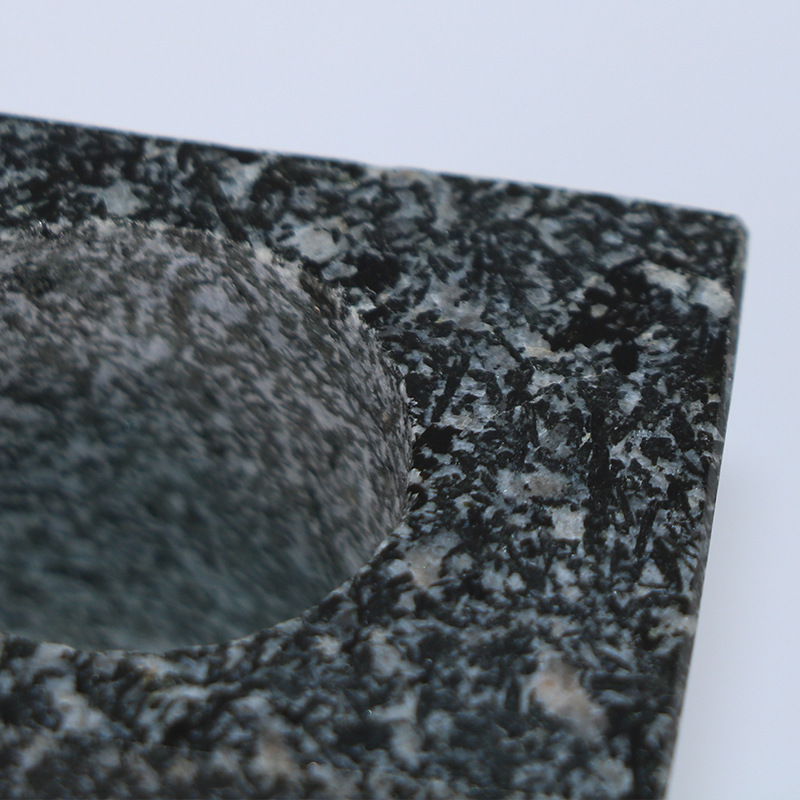 ����ֱ�������ҷ�����̨����װ��Ʒ��Ȼ��Բ��С����̨