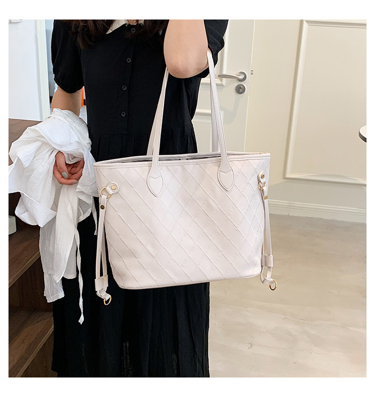 Wholesale Fashion Rhombus Embossed Soft Surface Portable Tote Bag Nihaojewelry display picture 3