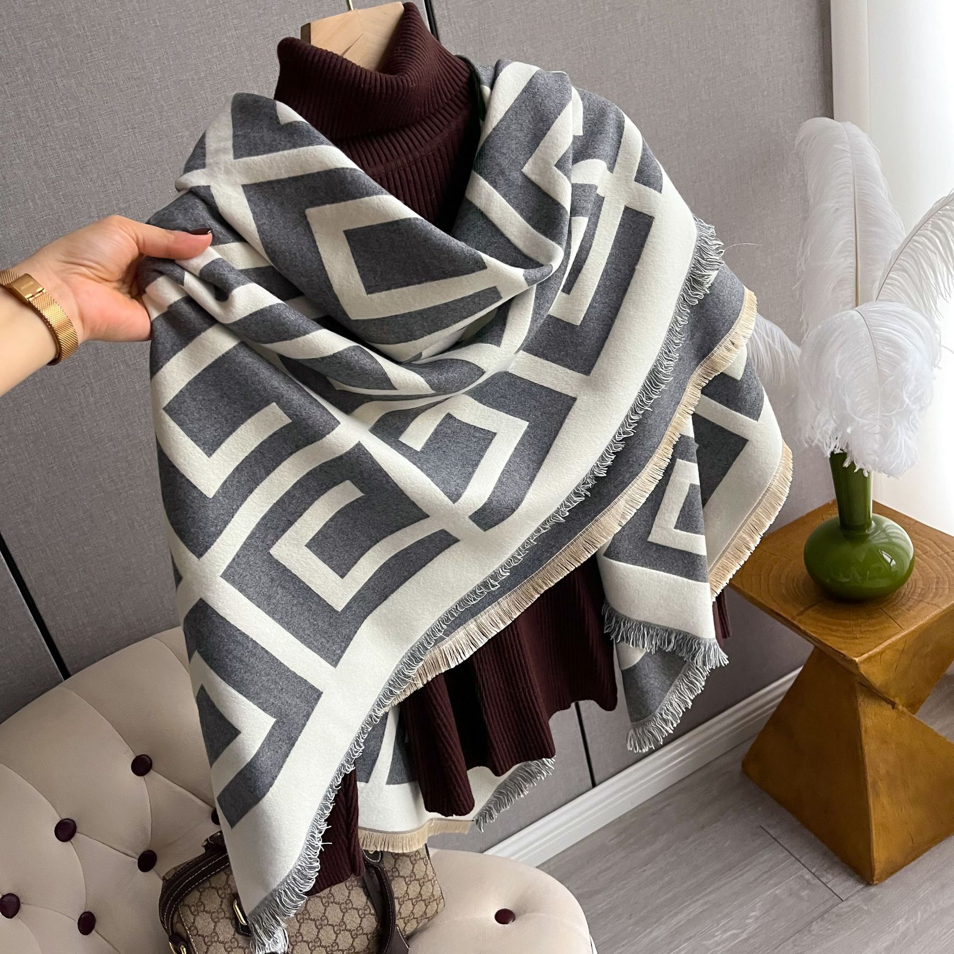 Estilo coreano de moda de doble cara de Cachemira como chal en forma de espalda engrosada bufanda cálida Otoño e Invierno Nueva bufanda cuadrada exterior de gran tamaño