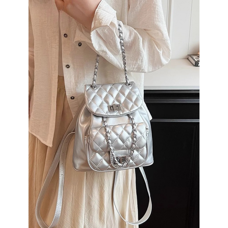 Luxus Silber frauen 2025 Herbst/Winter Neue Gesteppte Kette Kleine Rucksack College Student Tasche Modische Und Vielseitig_voghion.com