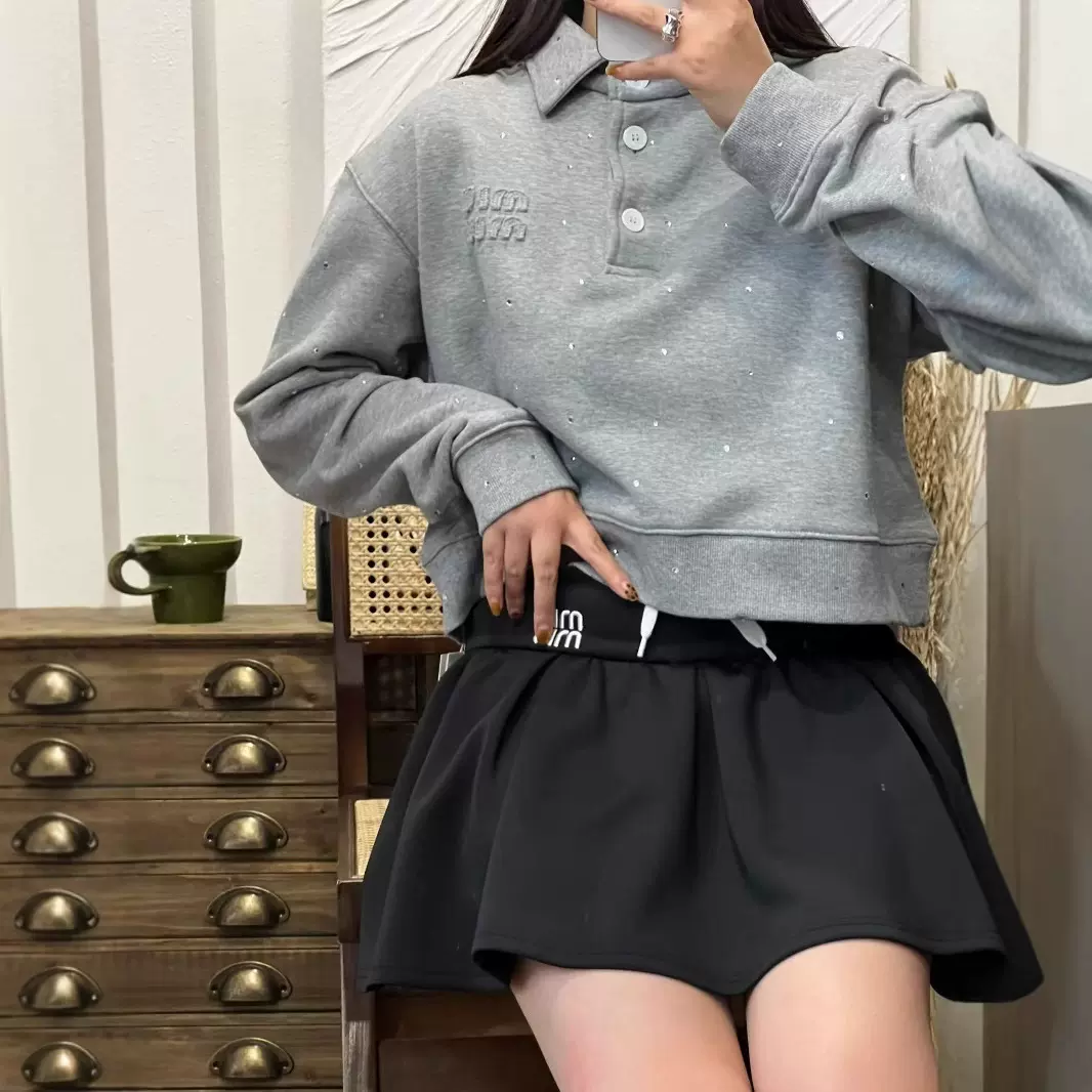 现货miu系穿搭 Polo领字母刺绣水晶镶钻卫衣女小众宽松叠搭上衣潮