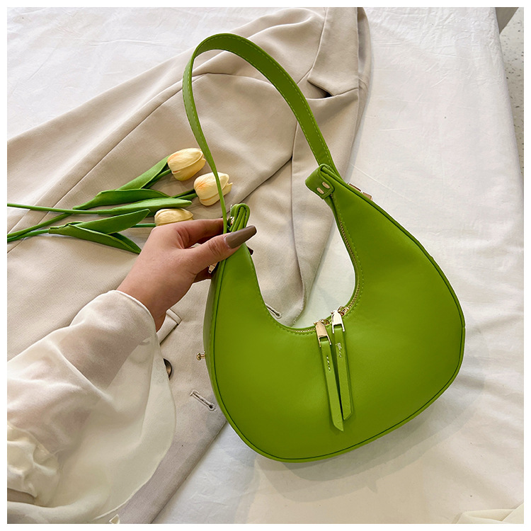 Koreanische Halbmondtasche 2024 Neue Modetasche Retro Internet Celebrity Beliebte einfache Handtasche Vielseitige Umhängetasche Großhandel_voghion.com