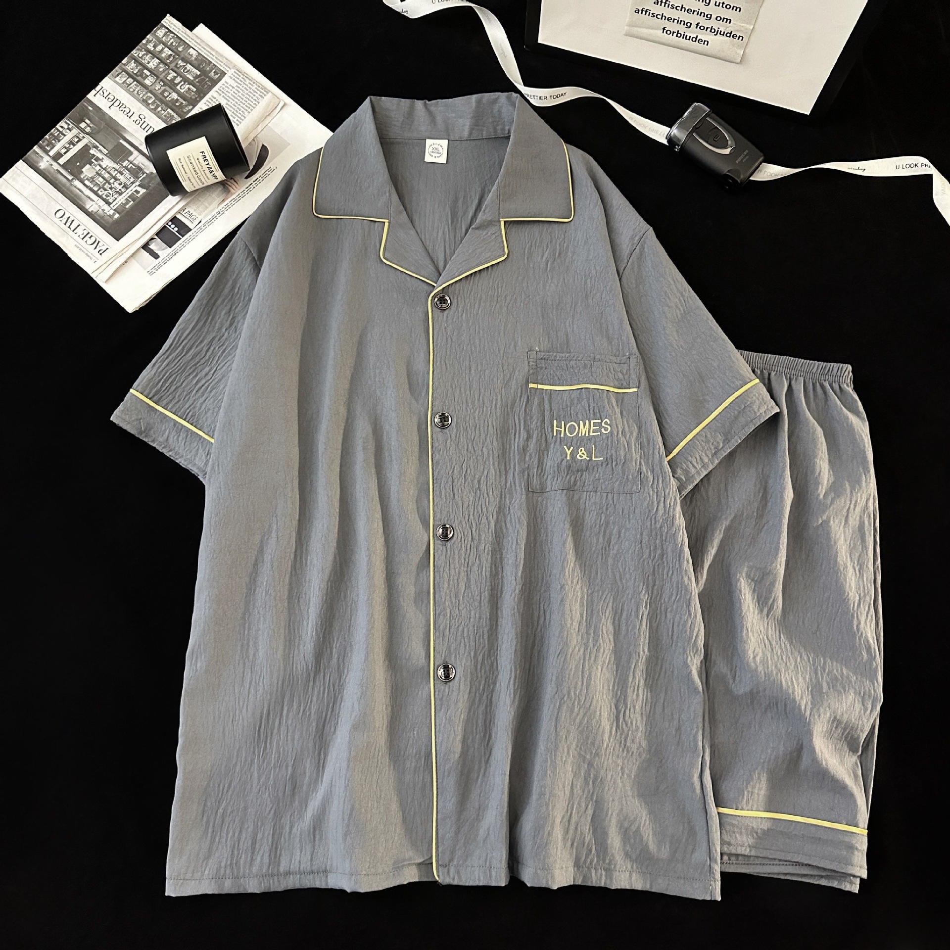 Pijamas de gasa de algodón de estilo explosivo en vivo para hombres de manga corta de verano, los estudiantes de dibujos animados casuales pueden usar trajes de servicio a domicilio