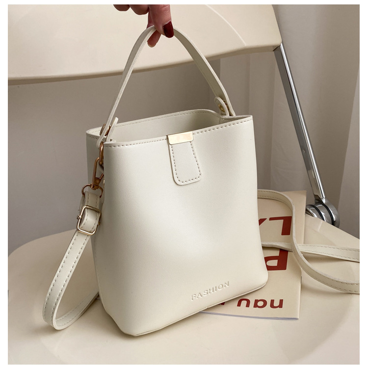 Bolsos pequeños de moda de primavera para mujer 2021 nueva moda coreana simple color sólido moda mensajero bolso de cubo portátil de un solo hombro
