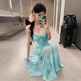 性感纯欲印花网纱吊带连衣裙女夏气质收腰海边度假包臀鱼尾长裙子