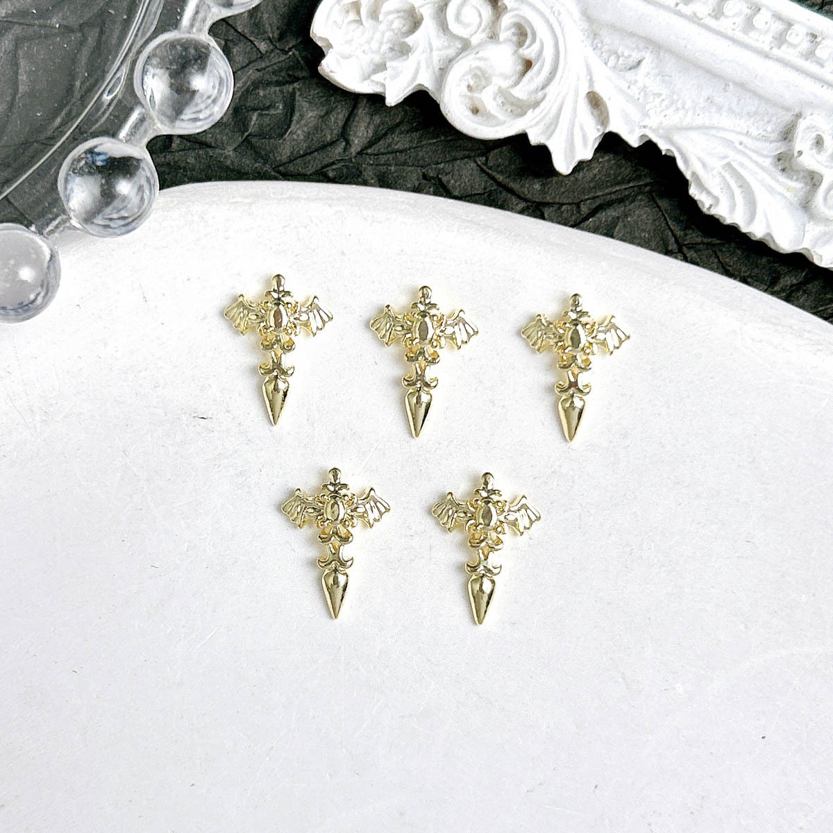 Ventas transfronterizas de joyas de manicuría cruces oro y plata super brillante diamante completo retro punk cruces joyas accesorios diy