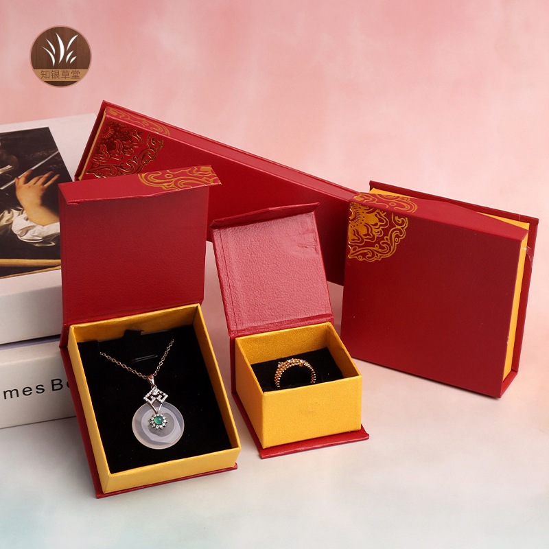 1前磁铁翻盖肌理纹大红色首饰戒指 吊坠 手镯 项链礼品包装收纳盒