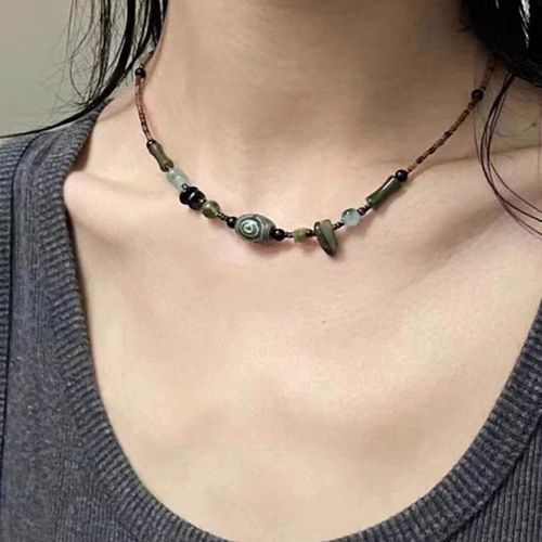 New Chinese-style Tibetan-inspired necklace for women, retro ethnic style pendant necklace, unique design, fashionable and versatile, cultural and artistic accessories.