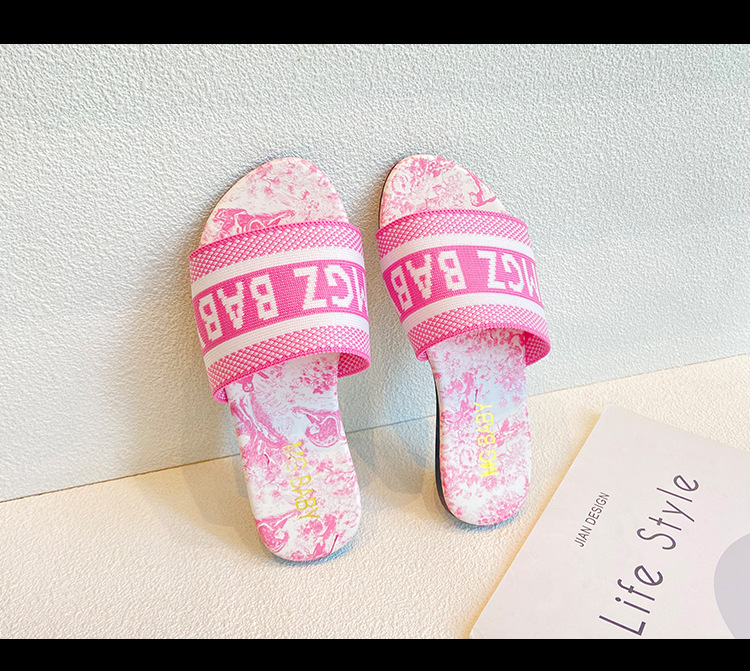 2024 sommer Neue Koreanische kinder Flachen Boden Brief Cool für Kleine Mädchen Weiche Sohle Outwear Mode Casual Hausschuhe_voghion.com
