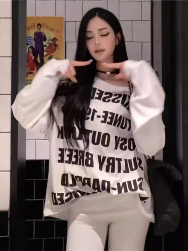 アメリカのギャルの斜め肩のアルファベットのプリントの長袖のtシャツの女性の早秋の中で長いタイプのカジュアルでゆったりしています。|undefined